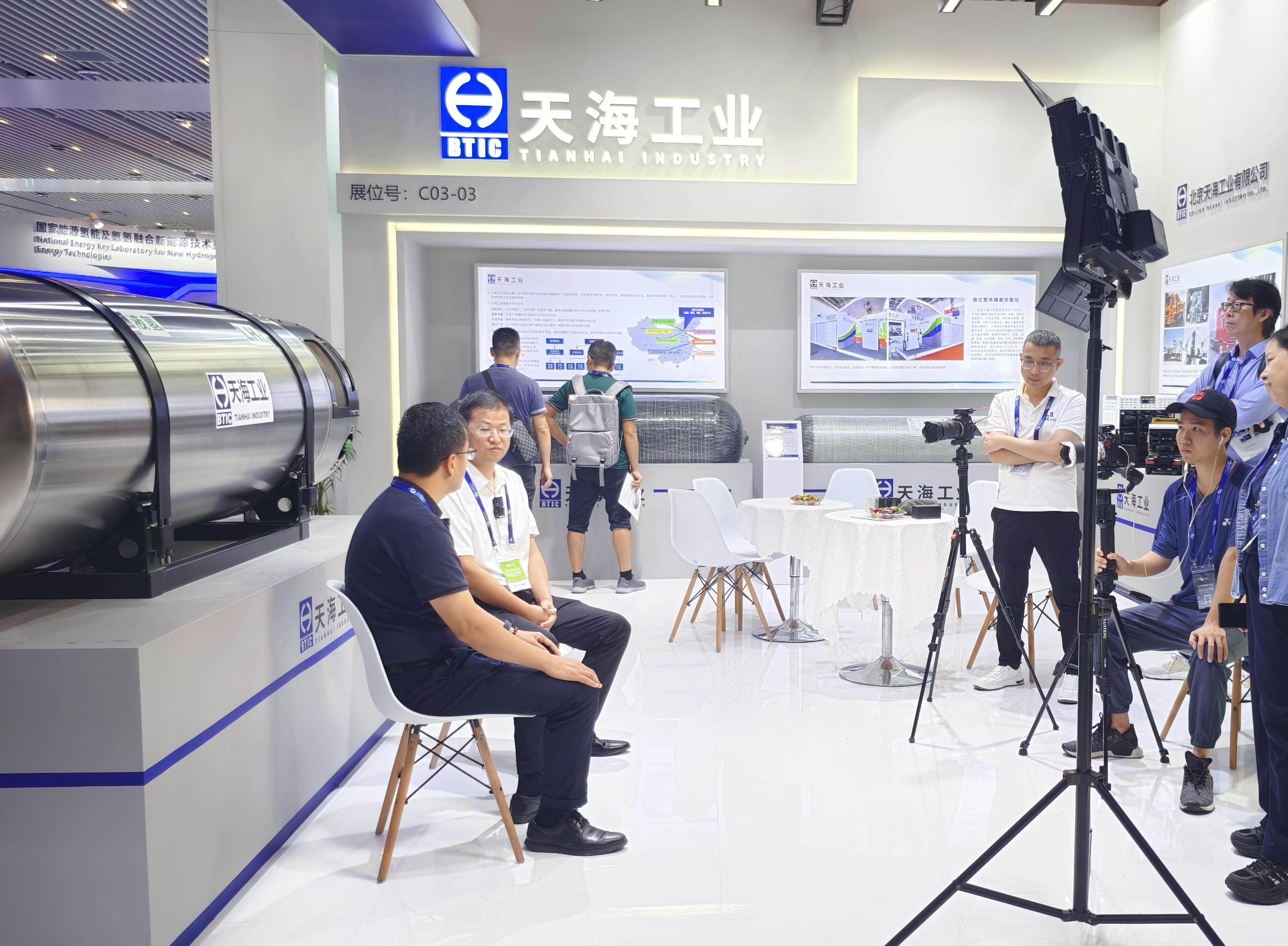 16 采访2.jpg 16 采访2.jpg